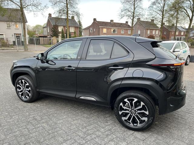 Toyota YARIS 1.5 Hybrid Dynamic | Ad. Cruise | Navi | Camera | Apple Carplay