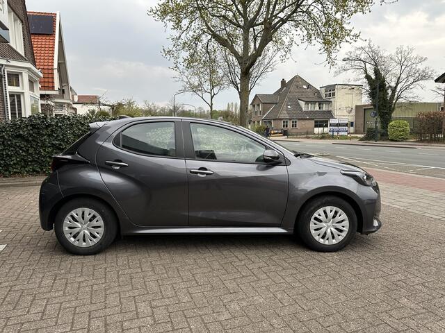 Toyota YARIS 1.5 Hybrid Active parkeercamera / Apple Carplay / Android Auto / Adaptieve cruise control / climate control / 10 jaar garantie / Toyota pechhulppas / Rijklaarprijs