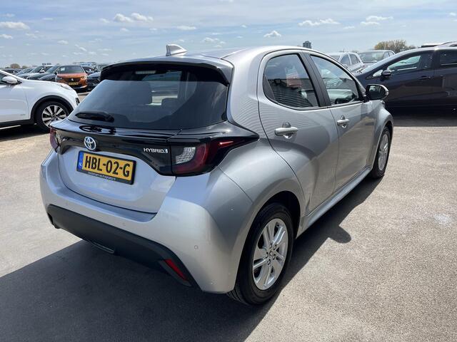 Toyota YARIS 1.5 Hybrid Business Stoelverwarming, Parkeersensoren, Adaptieve cruise control, Achteruitrijcamera, Apple Carplay/Android Auto