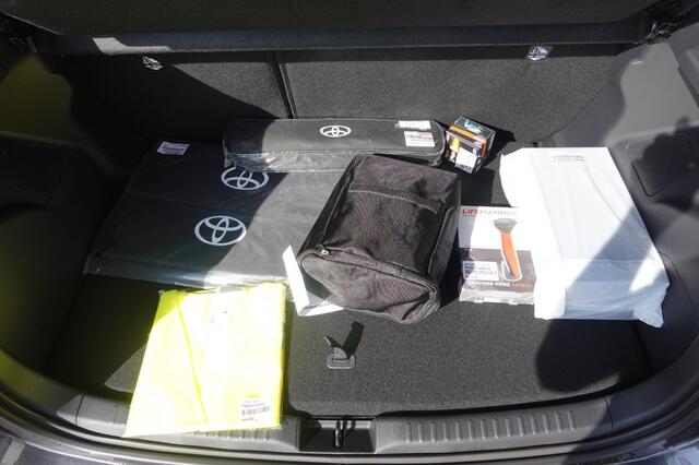 Toyota YARIS HYBRID COMFORT + ( NIEUWE AUTO )