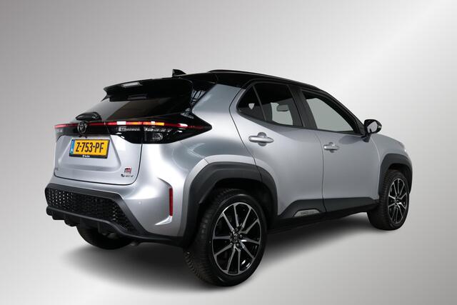 Toyota YARIS Cross 1.5 Hybrid 130 GR Sport, Blind Spot, Parkeersensoren, Stoelverwarming, Draadloos Apple Carplay & Android Auto, All Season banden, Keyless Entry!