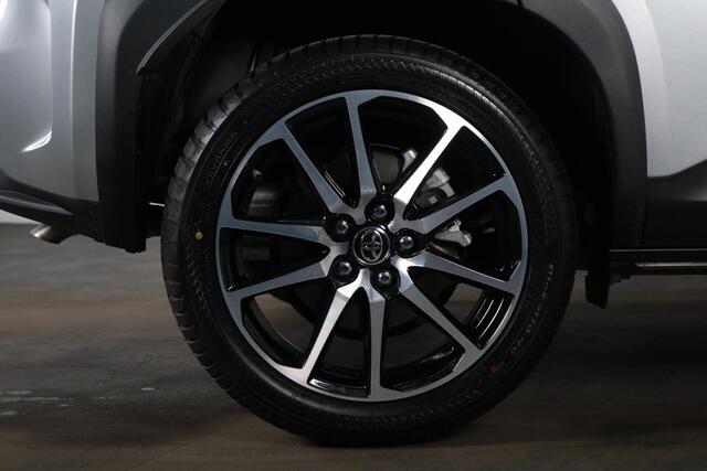 Toyota YARIS Cross 1.5 Hybrid 130 GR Sport, Blind Spot, Parkeersensoren, Stoelverwarming, Draadloos Apple Carplay & Android Auto, All Season banden, Keyless Entry!