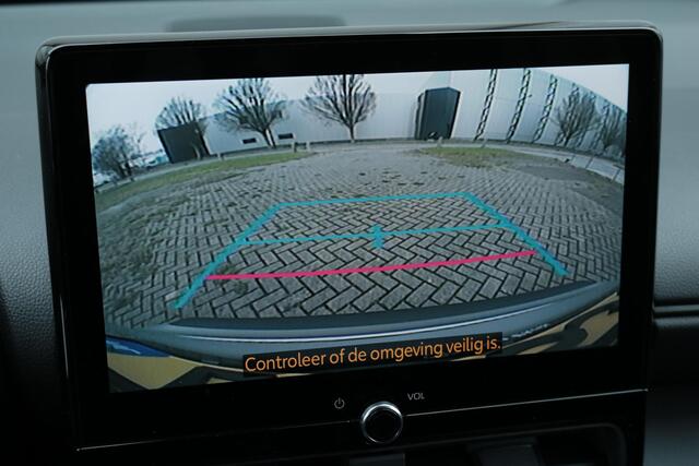 Toyota YARIS Cross 1.5 Hybrid 130 GR Sport, Blind Spot, Parkeersensoren, Stoelverwarming, Draadloos Apple Carplay & Android Auto, All Season banden, Keyless Entry!