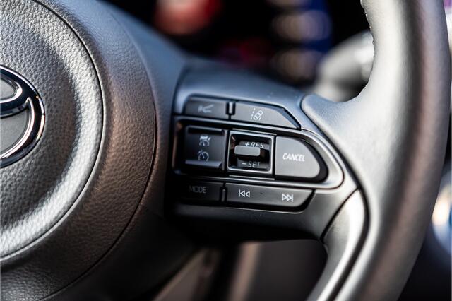 Toyota YARIS Cross 1.5 Hybrid 130 Style Edition 2025 Parkeersensoren V+A, Dodehoeksensor, Navigatie , All-in Rijklaarprijs