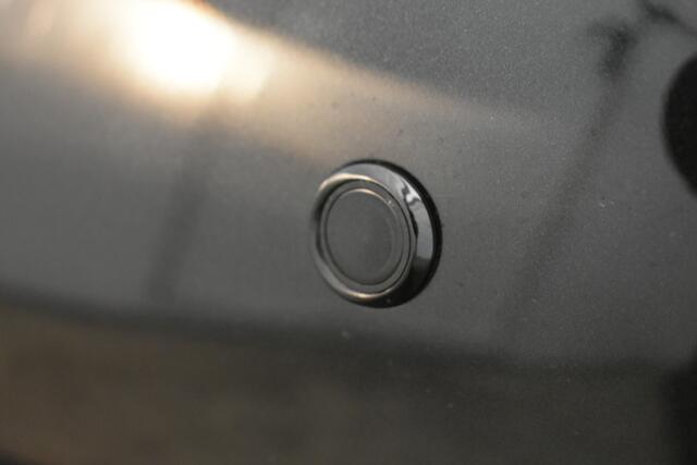 Toyota YARIS 1.5 Hyb Nieuw Rijklaar Camera PDC v+a Stoel/Stuur Verwarming Adaptive Cruise Control