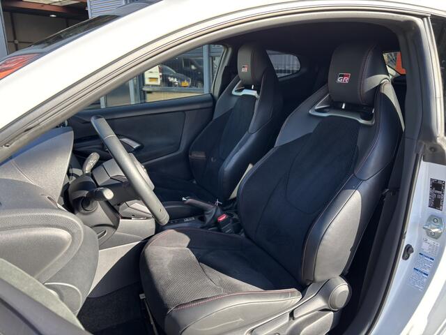 Toyota YARIS 1.6 GR SPORT Premium / WRC / Extra Set Wielen / Allseason Banden / Apple Carplay & Android Auto / Volledig Onderhouden /