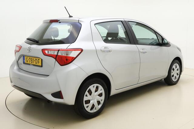 Toyota YARIS 1.0 VVT-i Comfort | Airco | Weinig kilometers | Regensensor | Bluetooth | Metaallak | 5 Deuren | Rijstrooksensor