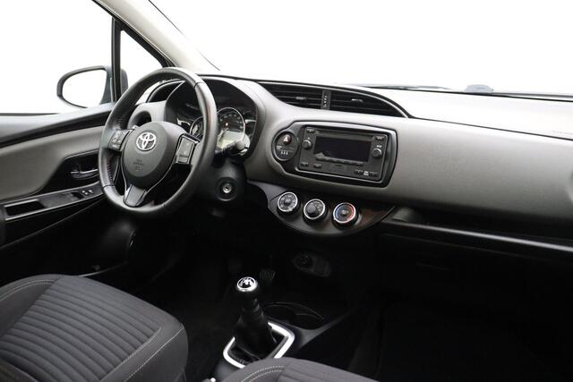 Toyota YARIS 1.0 VVT-i Comfort | Airco | Weinig kilometers | Regensensor | Bluetooth | Metaallak | 5 Deuren | Rijstrooksensor