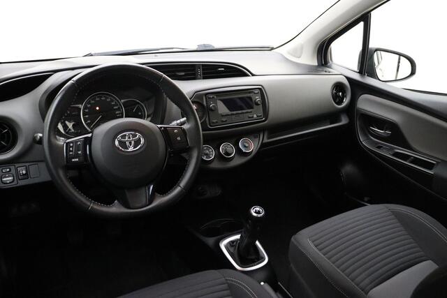 Toyota YARIS 1.0 VVT-i Comfort | Airco | Weinig kilometers | Regensensor | Bluetooth | Metaallak | 5 Deuren | Rijstrooksensor