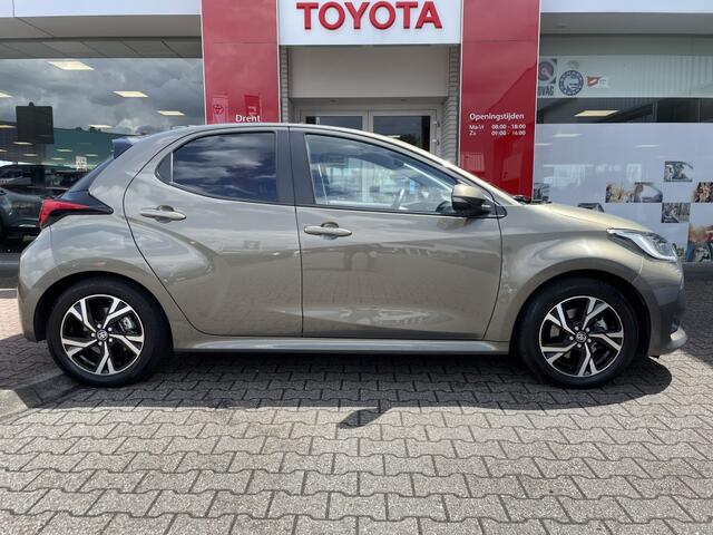 Toyota YARIS 1.5 Hybrid 115 First Edition | Navi | Keyless entry + start | Ap