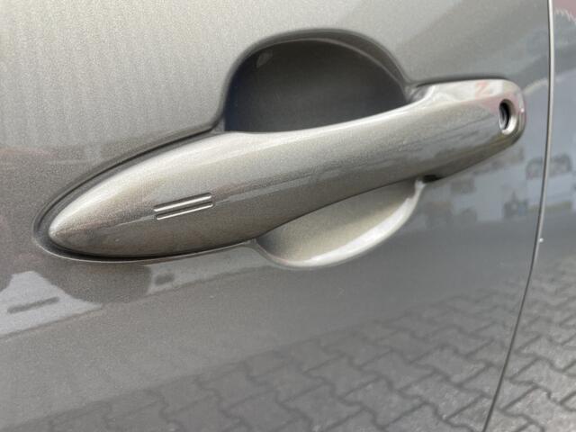 Toyota YARIS 1.5 Hybrid 115 First Edition | Navi | Keyless entry + start | Ap