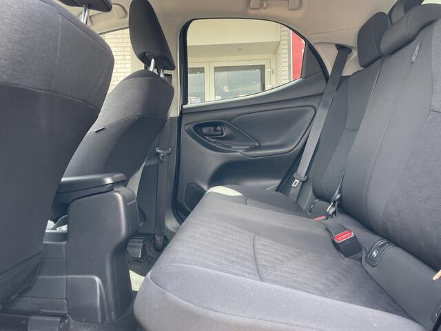 Toyota YARIS 1.5 Hybrid 115 First Edition | Navi | Keyless entry + start | Ap