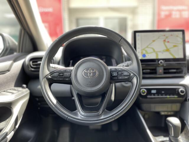 Toyota YARIS 1.5 Hybrid 115 First Edition | Navi | Keyless entry + start | Ap
