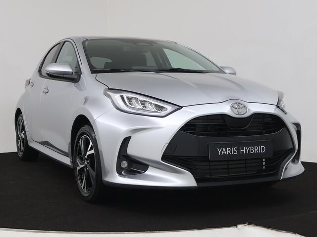 Toyota YARIS 1.5 Hybrid 115 First Edition | All-season banden | Laadvloerbeschermer |