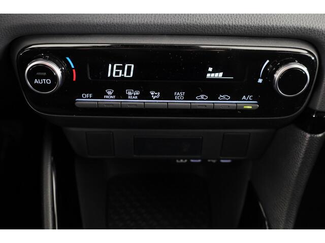 Toyota YARIS 1.5 Hybrid 115 Dynamic | Comfort Pakket | Parkeersensor voor en achter | voorstoelen verwarmd | dodehoek detectie |