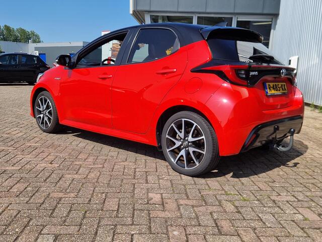 Toyota YARIS 1.5 Hybrid Launch Edition Trekhaak navigatie camera cruise