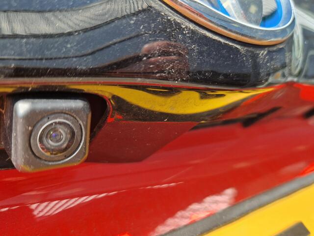 Toyota YARIS 1.5 Hybrid Launch Edition Trekhaak navigatie camera cruise