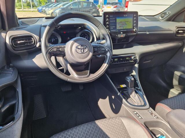 Toyota YARIS 1.5 Hybrid Launch Edition Trekhaak navigatie camera cruise