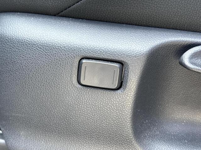 Toyota YARIS 1.5 Hybrid 130 Launch Edition **HEAD-UP DISPLAY/ STOEL EN STUURWIELVERWARMING/ DODEHOEK DETECTIE/ 36 MAANDEN GARANTIE**