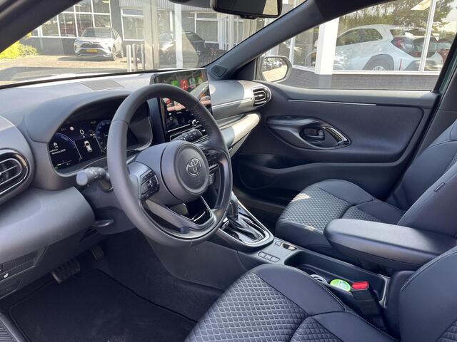 Toyota YARIS 1.5 Hybrid 130 Executive | Forest Green | Demo