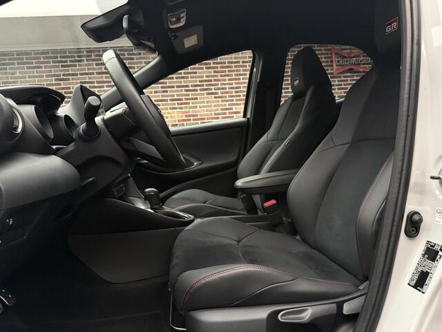 Toyota YARIS 1.5 Hybrid GR Sport CAMERA LANE ASSIST CLIMATE NAVIGATIE JBL GARANTIE