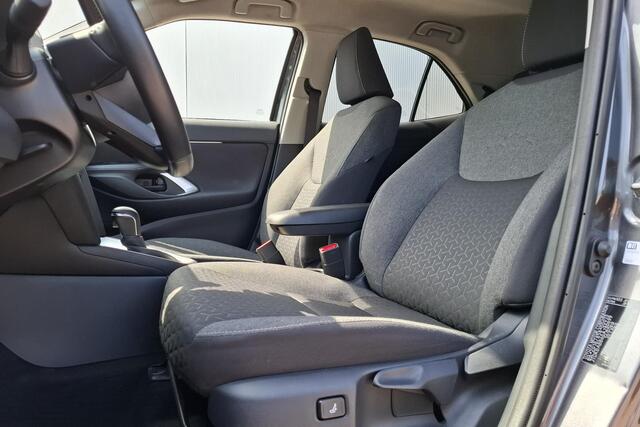 Toyota YARIS Cross 1.5 Hybrid Dynamic Edition Navigatie, Parkeersensoren voor + achter, Privacy glass, Smart KEY