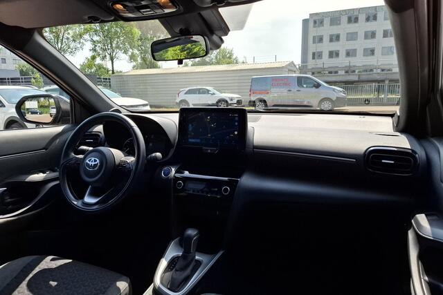 Toyota YARIS Cross 1.5 Hybrid Dynamic Edition Navigatie, Parkeersensoren voor + achter, Privacy glass, Smart KEY