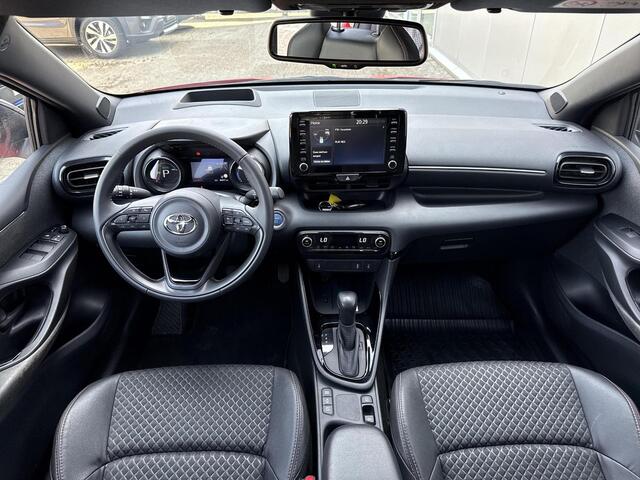 Toyota YARIS 1.5 Hybrid Executive **STOEL EN STUURWIELVERWARMING/ HEAD-UP DISPLAY/ 36 MAANDEN GARANTIE