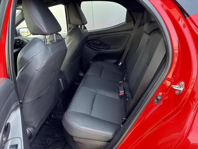 Toyota YARIS 1.5 Hybrid Executive **STOEL EN STUURWIELVERWARMING/ HEAD-UP DISPLAY/ 36 MAANDEN GARANTIE