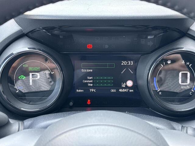 Toyota YARIS 1.5 Hybrid Executive **STOEL EN STUURWIELVERWARMING/ HEAD-UP DISPLAY/ 36 MAANDEN GARANTIE