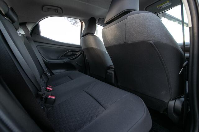 Toyota YARIS 1.5 Hybrid Active - All-in rijklrprs | clima | Apple cp/Android auto