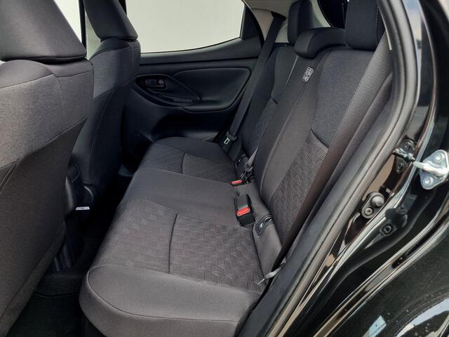 Toyota YARIS 1.5 Hybrid 115 First Edition Automaat / Nieuw / Navigatie via Android Auto/Apple Carplay / Camera / Cruise Control Adaptief / Stoelverwarming / Stuurverwarming