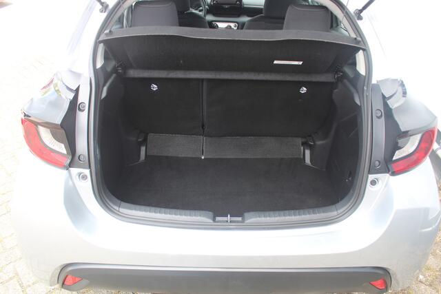 Toyota YARIS 1.5 Hybrid 115 Comfort Apple carplay/ android auto l Cruise control l Climate control l Achteruitrijcameral Climate control l Achteruitrijcamera