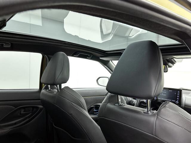 Toyota YARIS Cross 1.5 Hybrid Executive AWD | Panoramisch dak | Electrische achterklepbediening | 360 Camera | AWD | Navigatie | JBL |