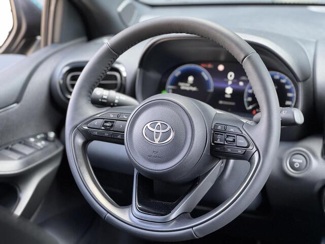 Toyota YARIS 1.5 Hybrid 130 Executive | Nieuw op voorraad | PDC V+A | Half-leder | Dodehoekdetectie |