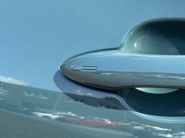 Toyota YARIS 1.5 Hybrid 130 Executive | Nieuw op voorraad | PDC V+A | Half-leder | Dodehoekdetectie |