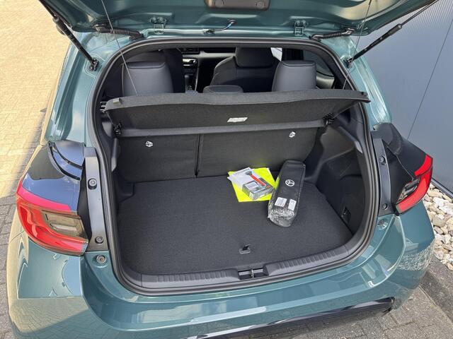 Toyota YARIS 1.5 Hybrid 130 Executive | Nieuw op voorraad | PDC V+A | Half-leder | Dodehoekdetectie |