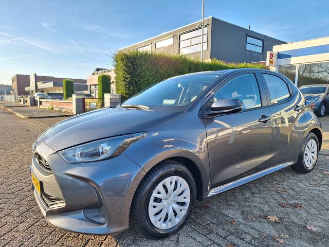 Toyota YARIS 1.5 HYBRIDE (is een Mazda 2 = identiek)