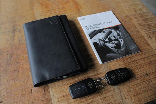 Toyota YARIS Cross 1.5 Hybrid Adventure AWD |elek klep|leder|camera|dealer onderhouden|