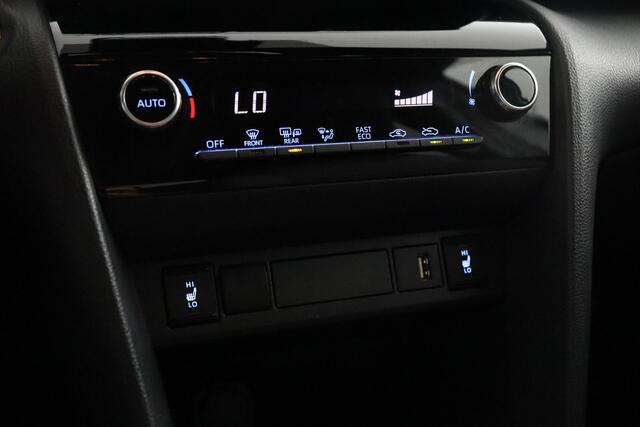 Toyota YARIS Cross 1.5 Hybrid Dynamic Limited | Navigatie | achterklep elektrisch | stoel/stuurverwarming |