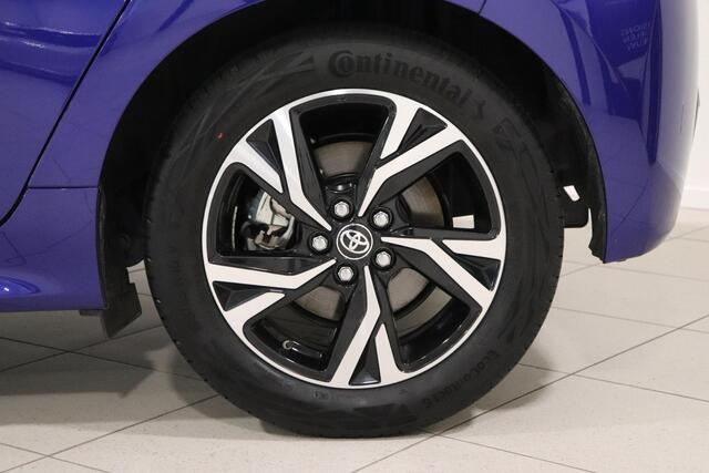 Toyota YARIS 1.5 Hybrid 115 First Edition LM-velgen, Metallic lak, Adaptieve cruise control, Apple Carplay/Android Auto, Climate Control, Camera!