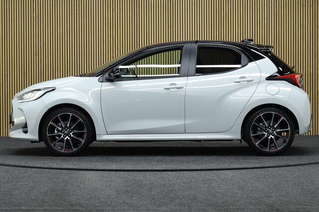 Toyota YARIS 1.5 Hybrid 130 GR Sport | Plus pack | Navigatie | Head-up Display | JBL Audio | Dodehoekdetectie | Adaptive-cruise | Apple Carplay & Android Auto | Keyless