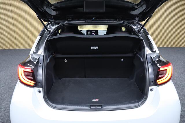 Toyota YARIS 1.5 Hybrid 130 GR Sport | Plus pack | Navigatie | Head-up Display | JBL Audio | Dodehoekdetectie | Adaptive-cruise | Apple Carplay & Android Auto | Keyless