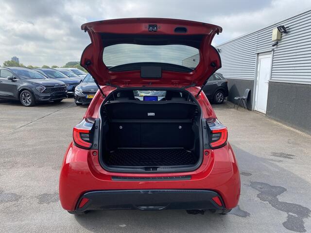 Toyota YARIS 1.5 Hybrid 130 Executive Navigatie Apple CarPlay/Android Auto, Dodehoek detectie, parkeersensoren v&a, adaptieve cruise control, keyless, stoel verwarming, 1e eign.