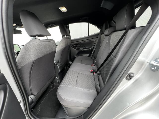 Toyota YARIS Cross 1.5 Hybrid 115 First Edition / Tot 10 jaar Garantie* / Stuur-, stoel- en voorruitverwarming / Apple Carplay Android Auto / Adaptieve cruise control / Climate control / Achteruitrijcamera /