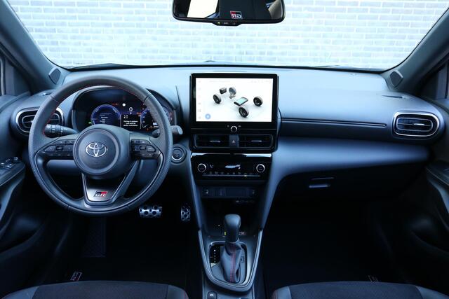 Toyota YARIS Cross Hybrid 130 GR Sport, Blind Spot Monitor, Stoelverwarming, Apple Carplay / Android Auto!