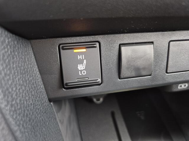 Toyota YARIS Cross 1.5 Hybrid 130 Launch Edition Team D / Winter Pakket / Safety Pakket / Adaptief CC / Stuur-, Stoel en voorruitverwarming / Draadloze telefoon lader / Apple Carplay Android Auto / Achteruitrijcamera /