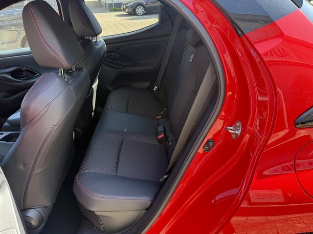 Toyota YARIS 1.5 Hybrid Executive Keyless entry + starten, Telefoonverbinding