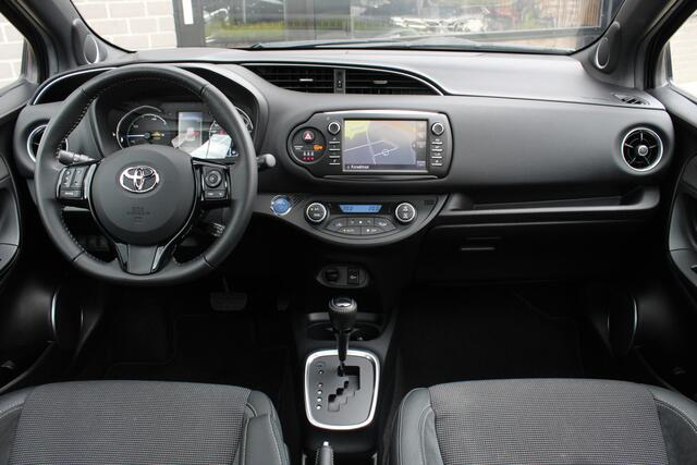 Toyota YARIS 1.5 Hybrid Premium / Panoramadak / Camera / Keyless / N.A.P.