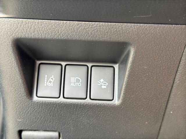 Toyota YARIS 1.5 Hybrid Design Red | Camera | Safety Sense